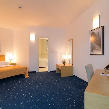 Hotel Blue Star 4*